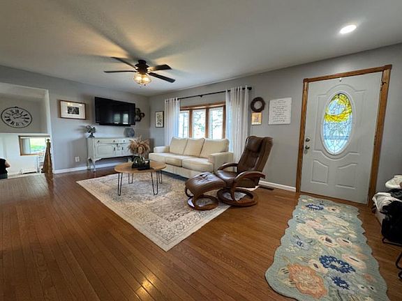 5th image of 475 W Deckerville Rd