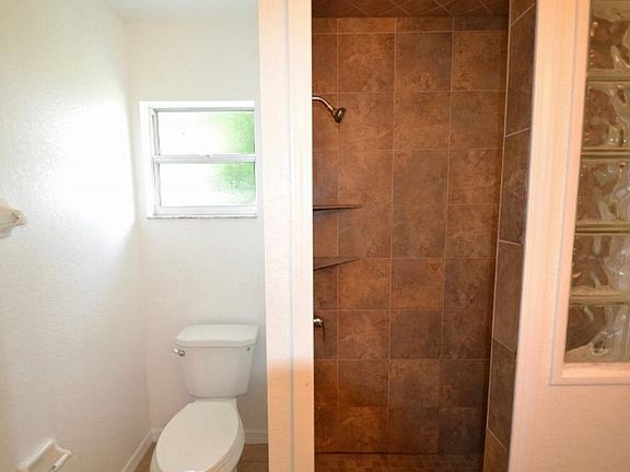 3rd image of 167 Lake Thomas Dr