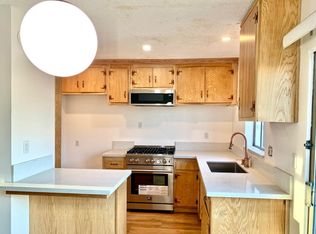 90 Hurlbut St #12, Pasadena, CA 91105