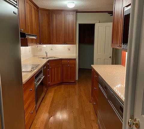 2nd image of 309 Yoakum Pkwy APT 1801