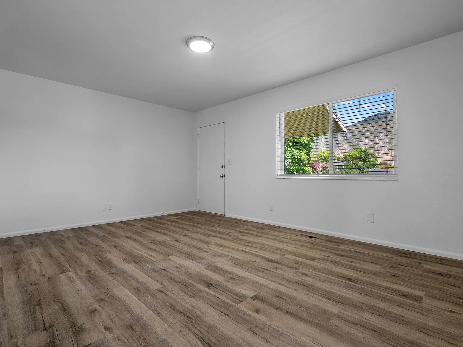 2 bed, 900 sqft, $1,275 — Photo 3