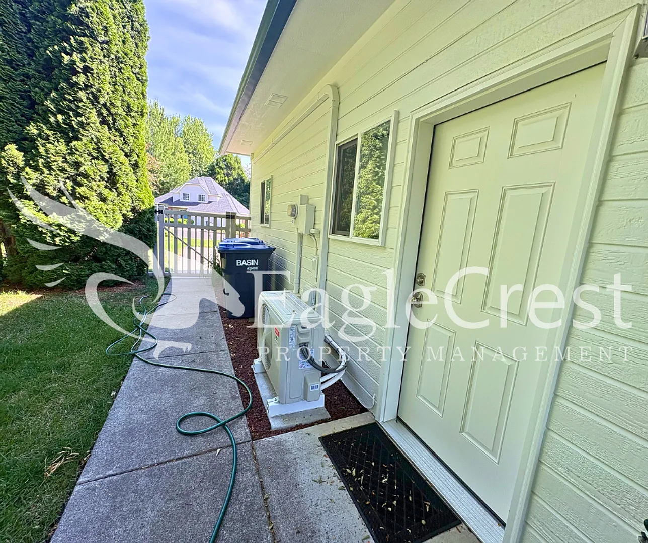 Brand-New Bright & Open Studio Apartment ~ $300.00 OFF 2nd Month Rent!! — Photo 4