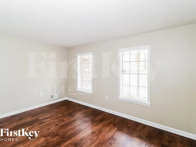 5373 Banbury Ave — Photo 3