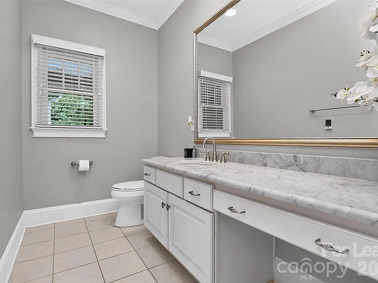 9704 Saddle Ave — Photo 14