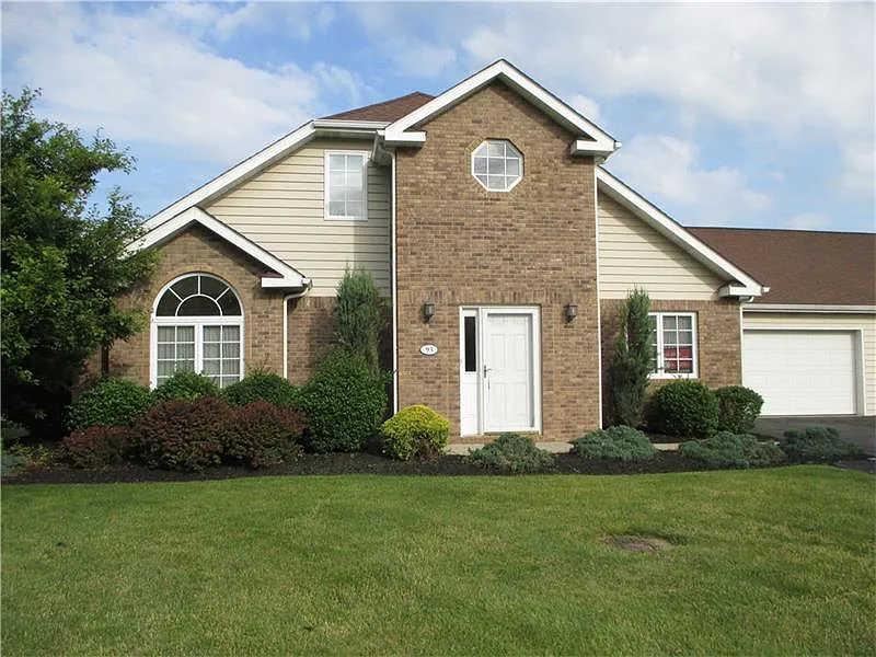 93 Nicholas Dr photo 1