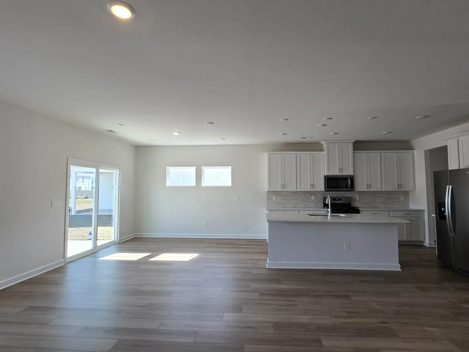 5 bed, 2937 sqft, $2,700 — Photo 3