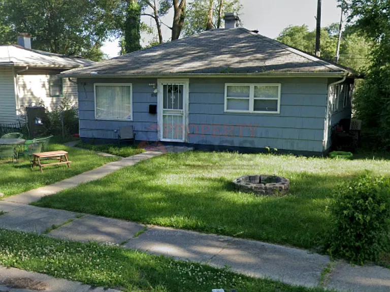 816 E 35th Ct — Photo 1