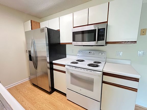 3rd image of 2225 Clearwater Dr APT C