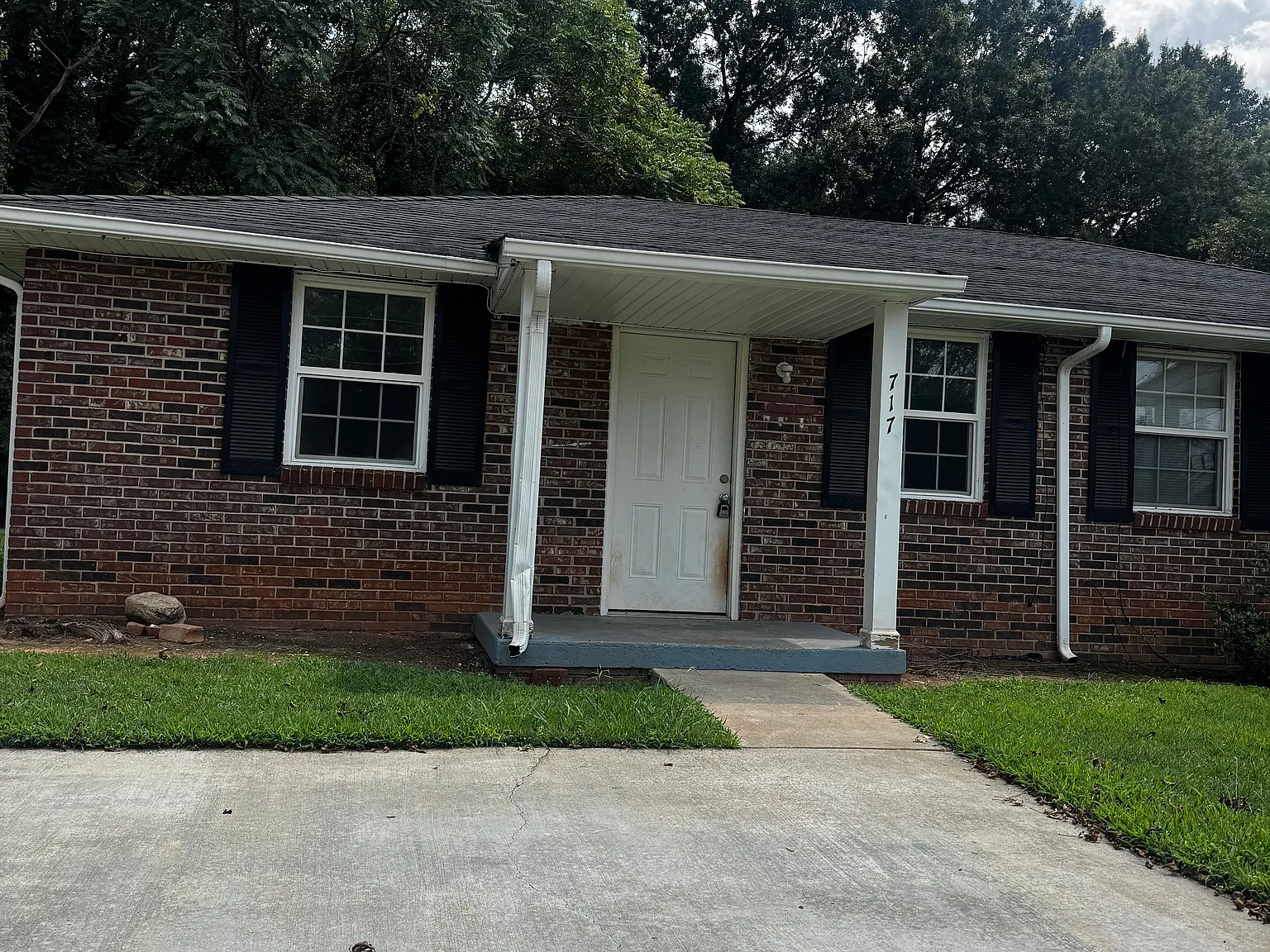 2 bed, $895 — Photo 1