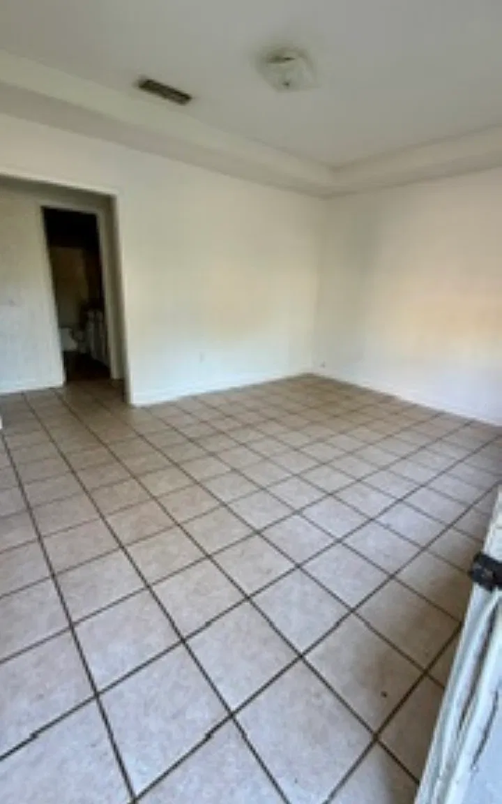 3 bed, 1150 sqft, $1,000 — Photo 2