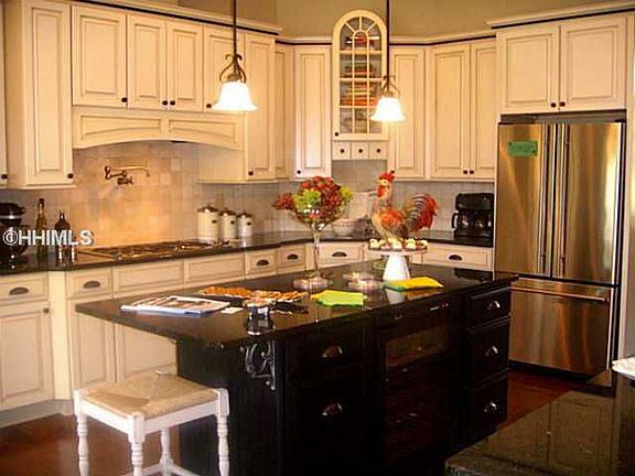 5th image of 635 Colonial Dr