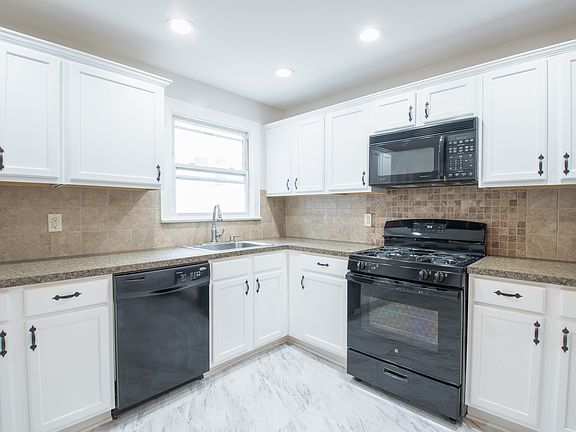 2nd image of 111 Roosevelt St APT 2