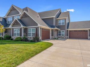 7178 Grove Xing, Bettendorf, IA 52722