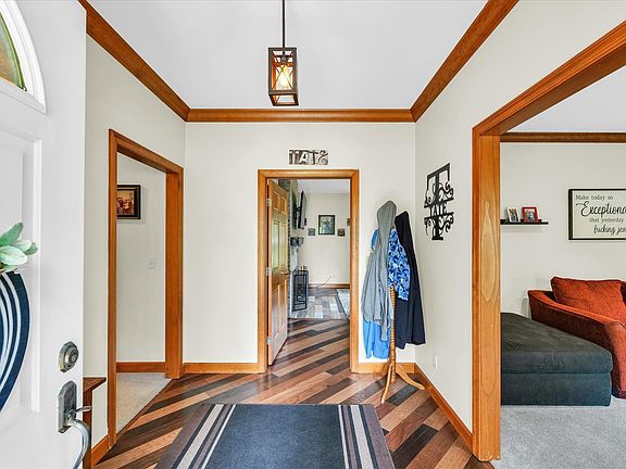 4th image of 100 Oriole Dr