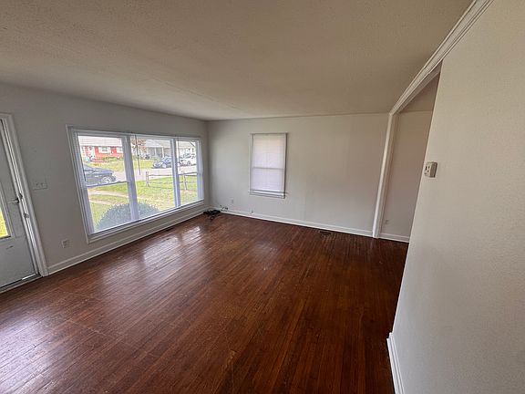 2nd image of 107 Lynnhaven Dr