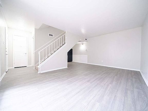 5th image of 3311 S Vernon Ave #107
