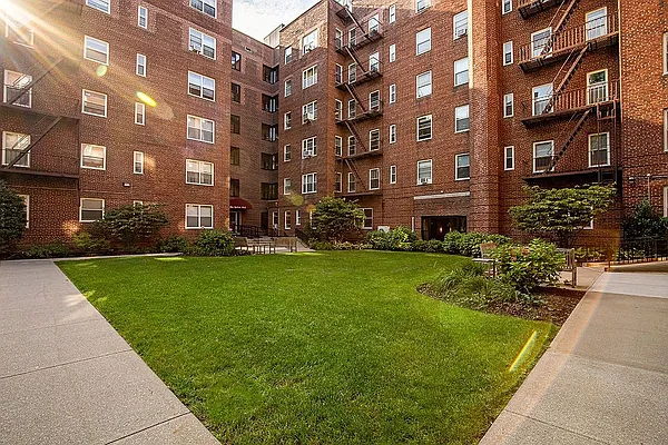 Sold by Trager LLC | media 10