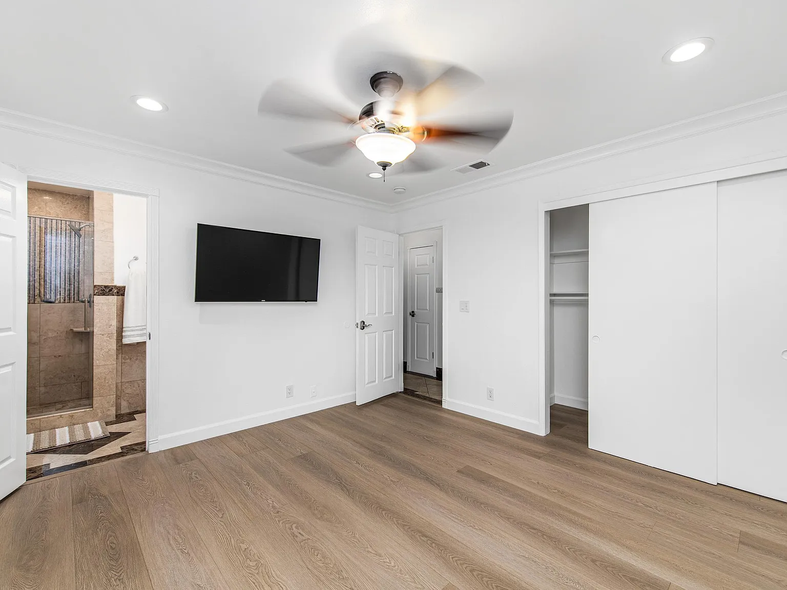 3 bed, 1200 sqft, $4,600 — Photo 4
