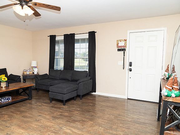 5th image of 701 Earl Ct