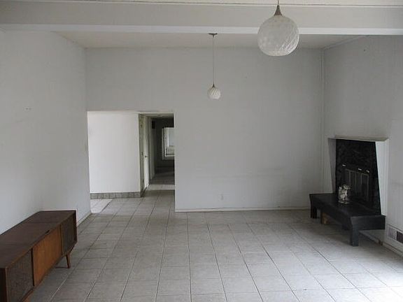 4th image of 1401 Kirby St NE