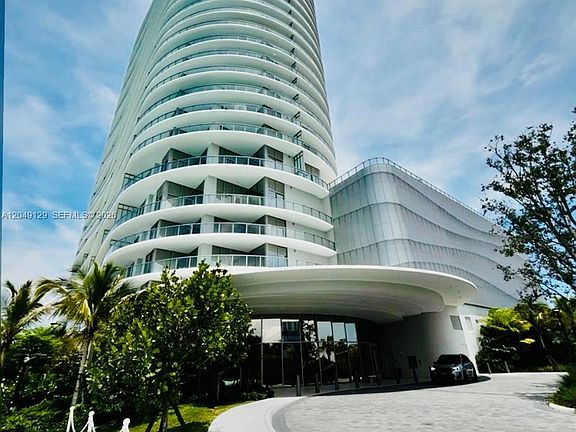 4th image of 2411 Laguna Circle North 1411 #1411-1411-1411