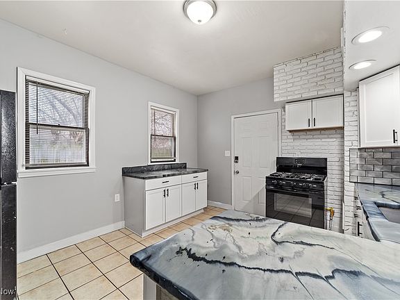 5th image of 6915 Lawn Ave