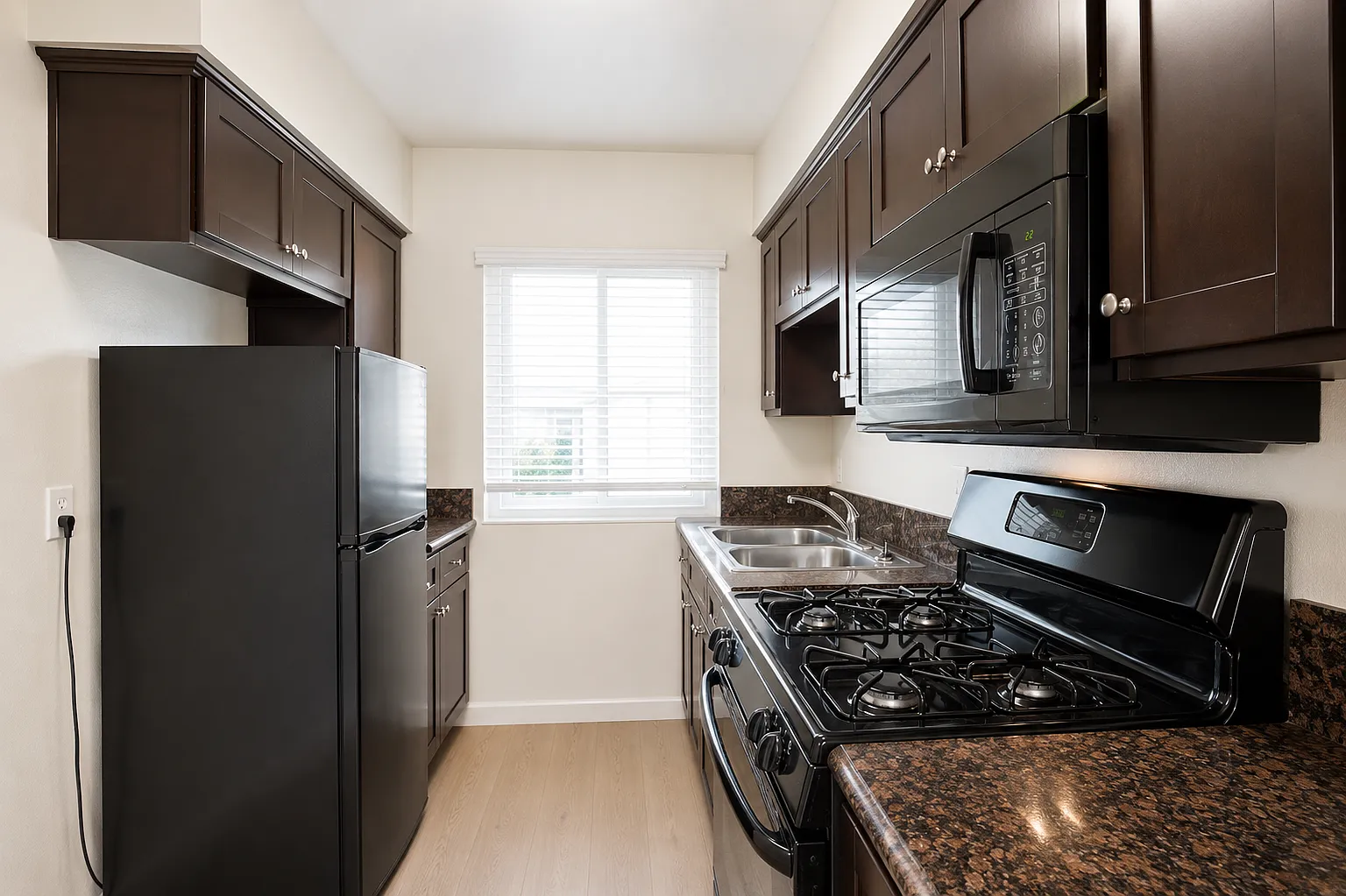 Studio, 475 sqft, $1,640 — Photo 1
