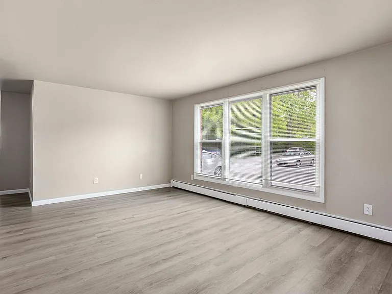 2025 Eastman Ave — Photo 7