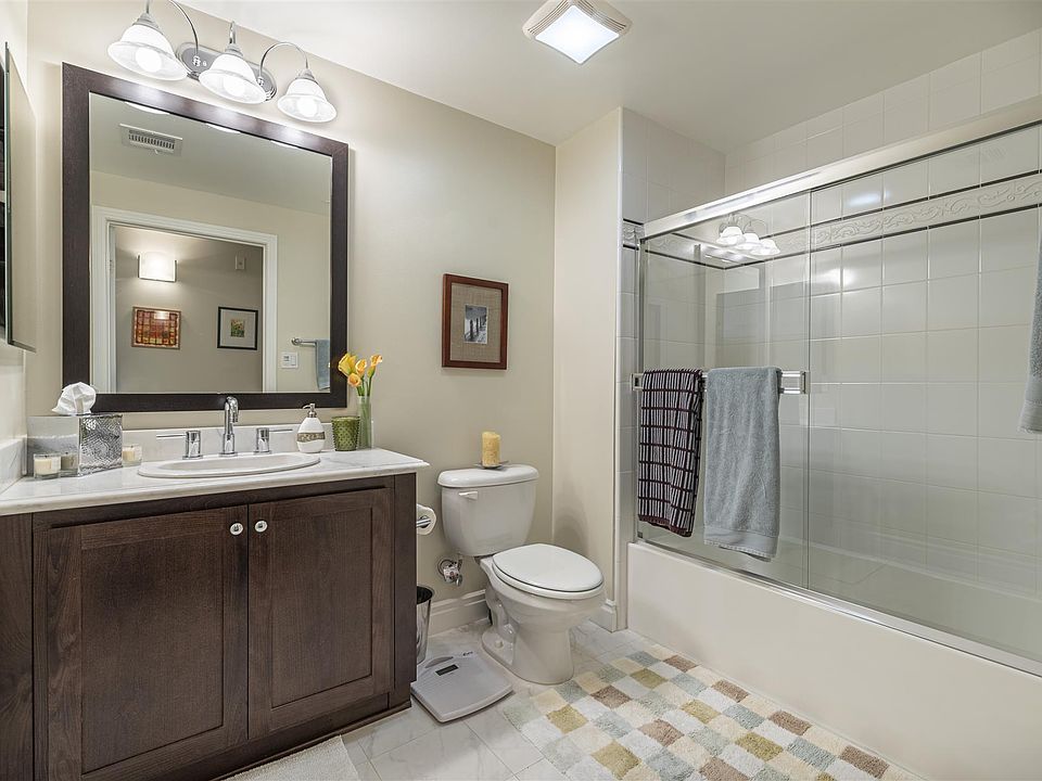 1st image of 4424 Whitsett Ave APT 208