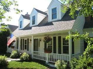 S55W29982 Windcrest Dr, Waukesha, WI 53189