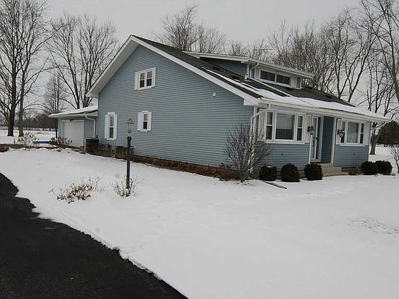 4th image of 448 Railroad St