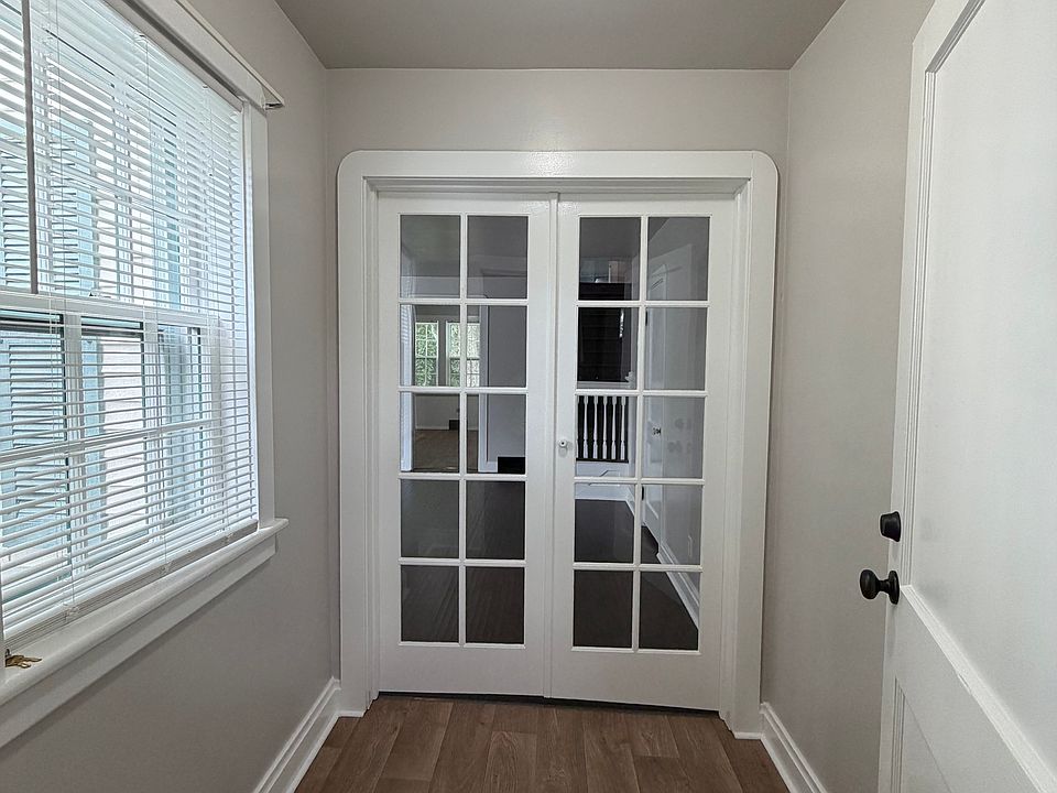 Entryway into the mudroom
