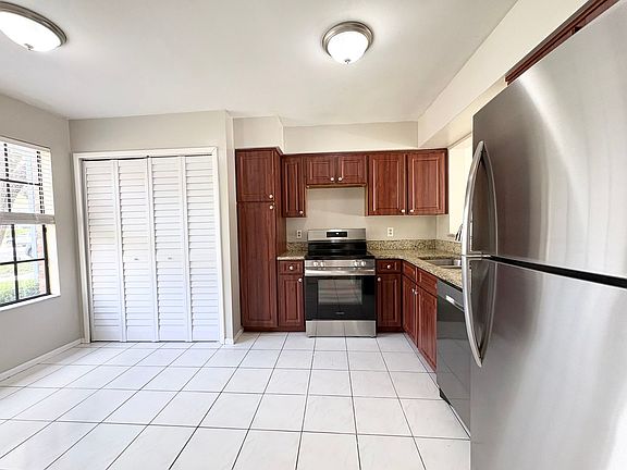 5th image of 2977 Lowell Ct