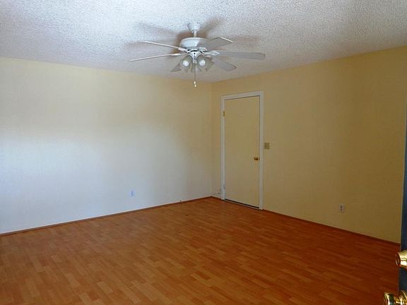 4th image of 1003 Center St