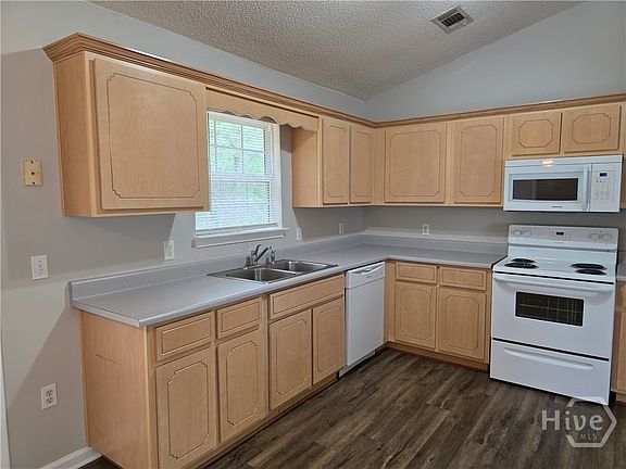 5th image of 200 Deer Rd