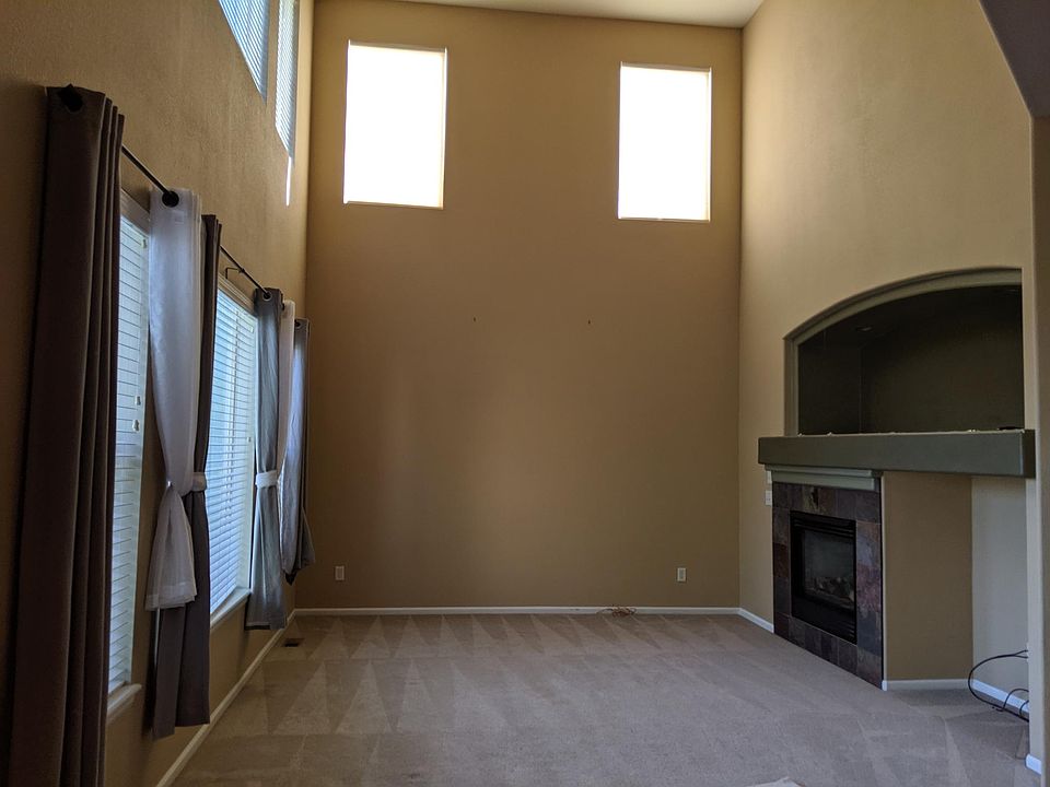 Family room w/ 18' vaulted ceiling, fireplace and lots of lights