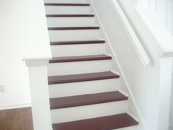 5th image of 121 Meridian Gardens Ln