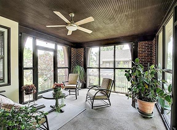 4th image of 447 N Leonard St
