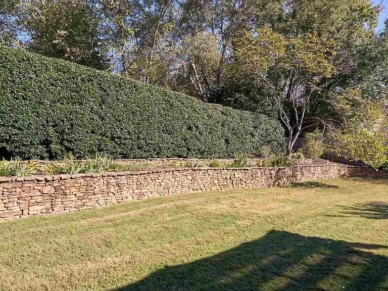 321 Parkside Dr — Photo 16