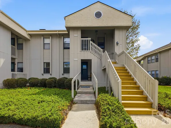 2305 Abbey Cir, Asheville, NC 28805