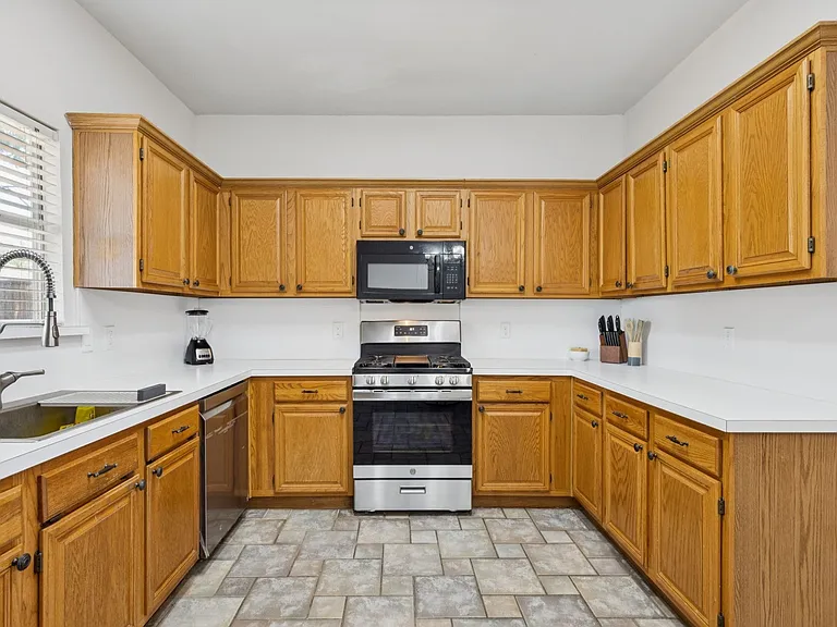 1823 Dew Valley Dr — Photo 9
