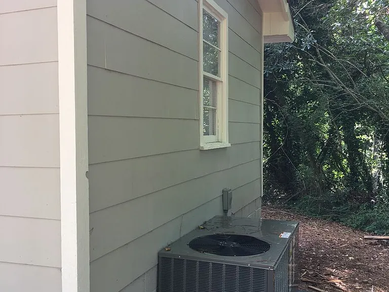 423 Wilshire Rd NE — Photo 3