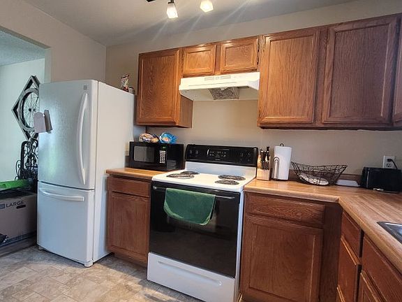 4th image of 3285 Canyon Dr Unit 32