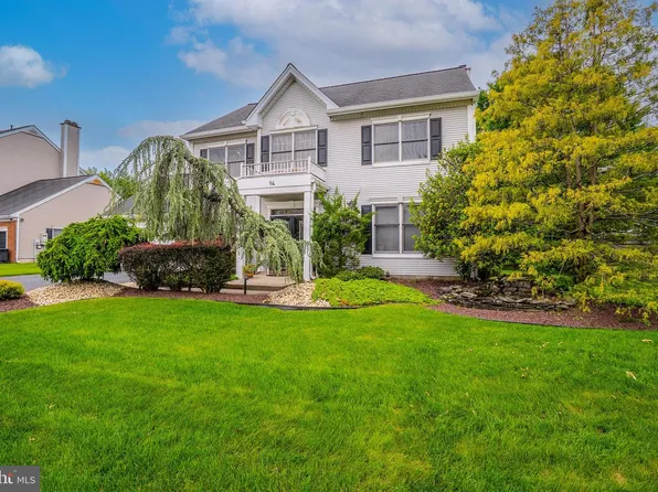 94 Providence Blvd, Kendall Park, NJ 08824