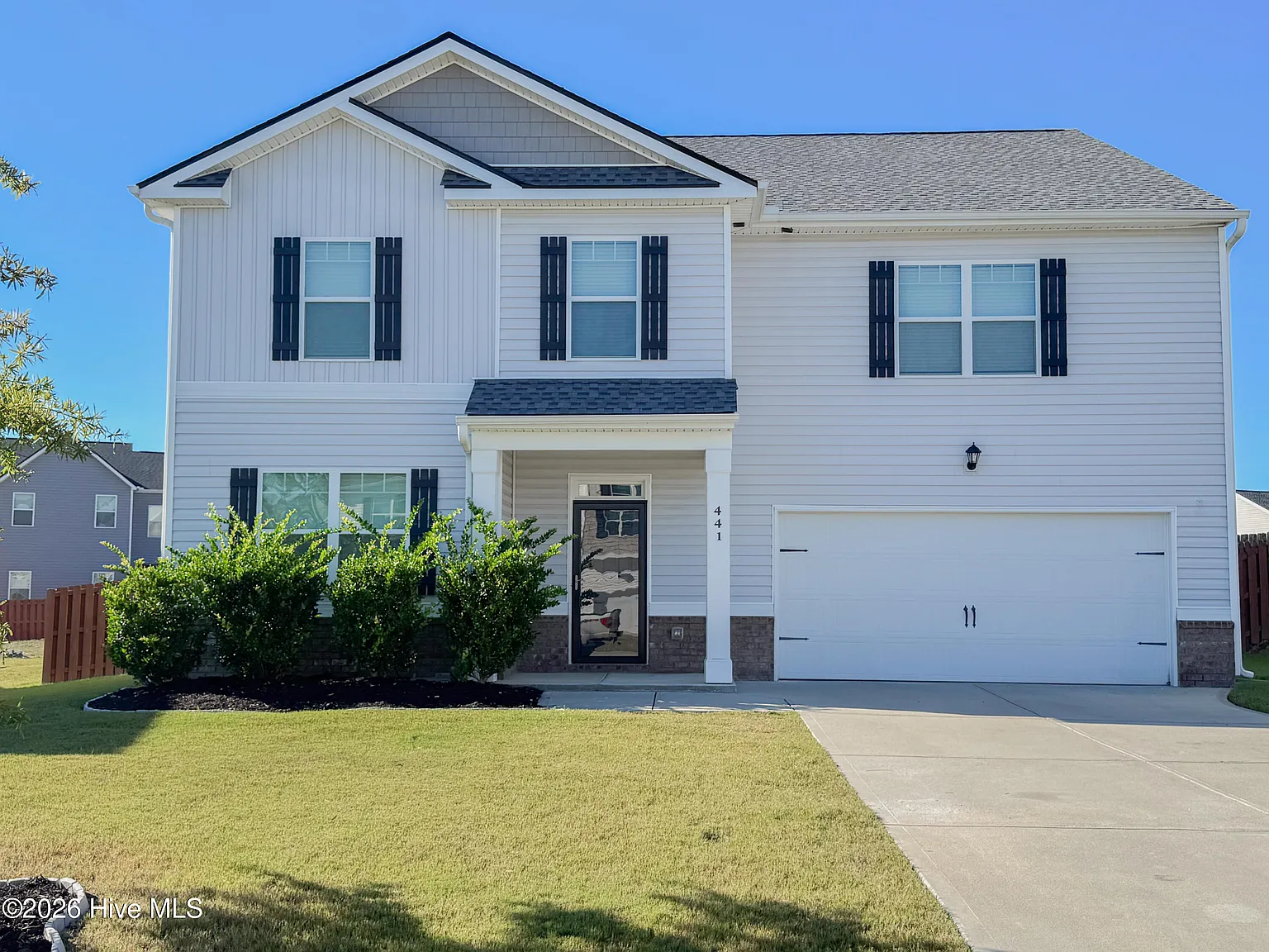 5 bed, 3.0 bath, 3209 sqft, $2,350 — Photo 1
