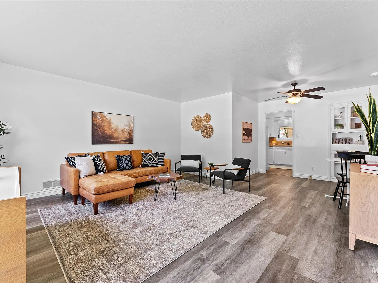 2 bed, 890 sqft, $1,500 — Photo 1