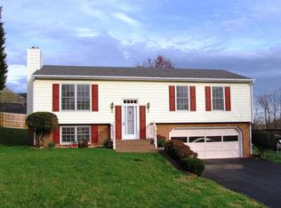 6037 Old Manor Ct, Roanoke, VA 24019