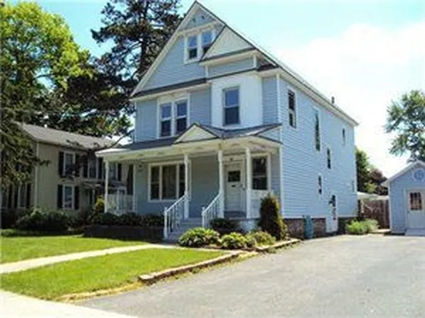 32 State St, Middleport, NY 14105