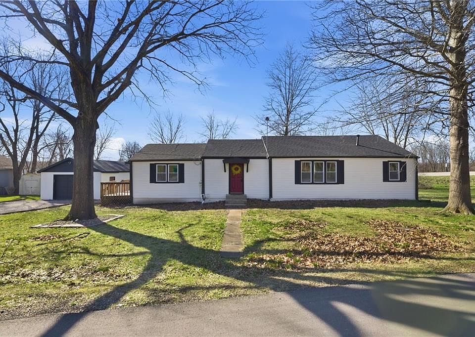 1st image of 401 W Main St