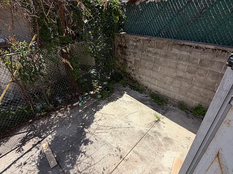 5500 Spring St — Photo 9